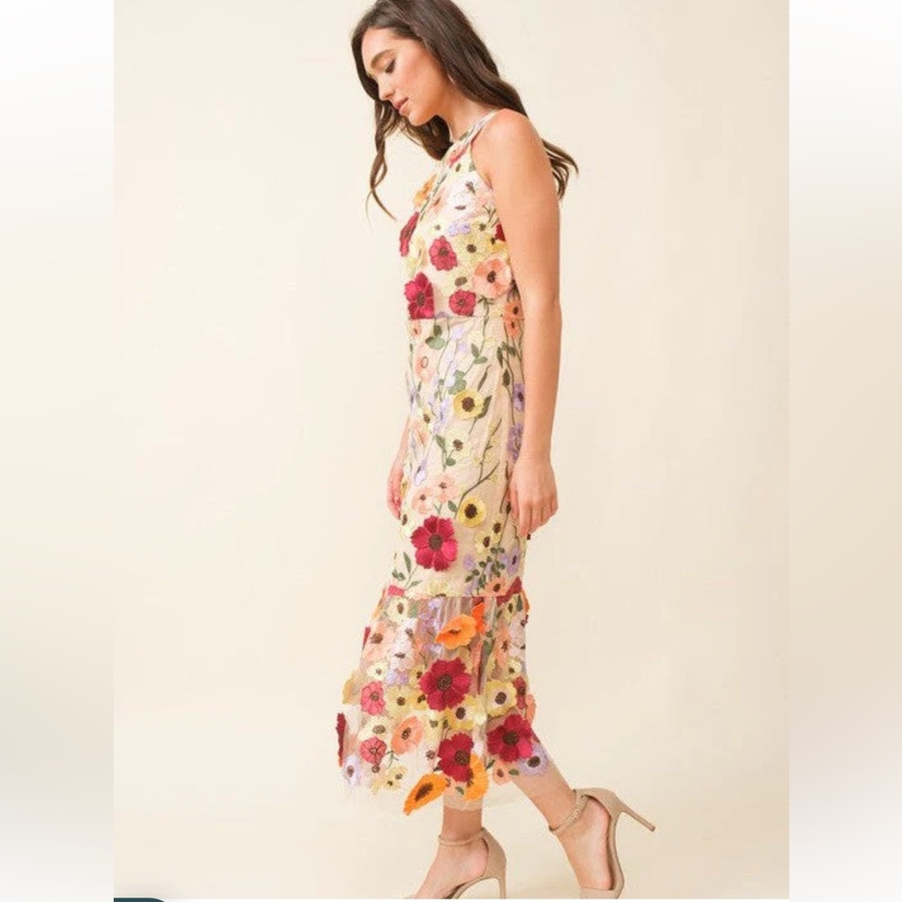 Like-New Just Me 3D Floral Halter Neck Dress 🌼 - Picture 3 of 17